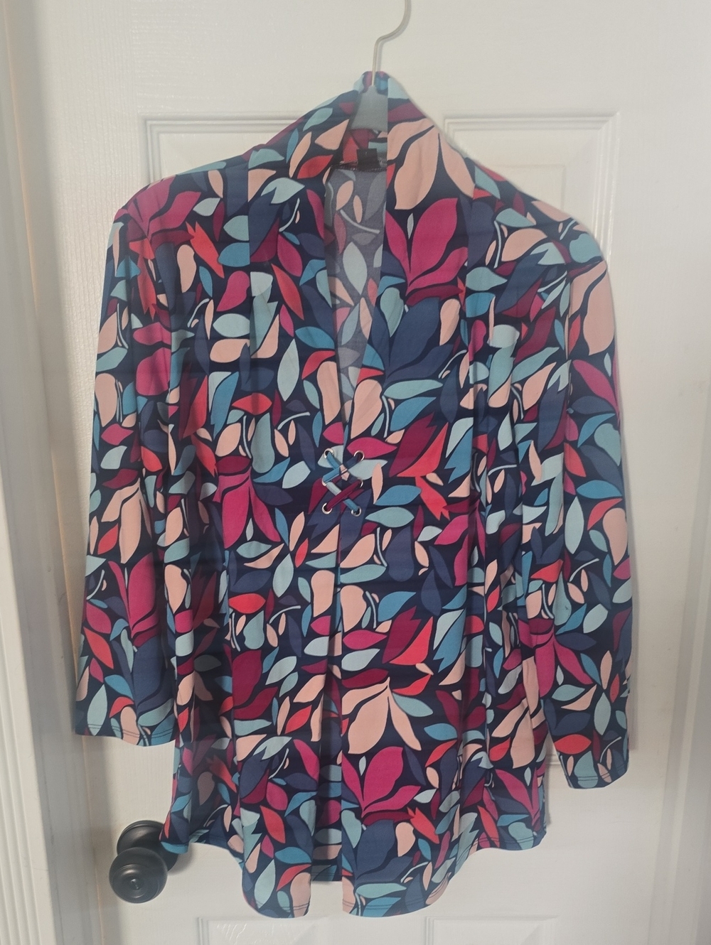 Cable & Gauge Multicolor Leaf-Print Blouse 3/4 Sleeves Medium NWOT - Picture 5 of 7